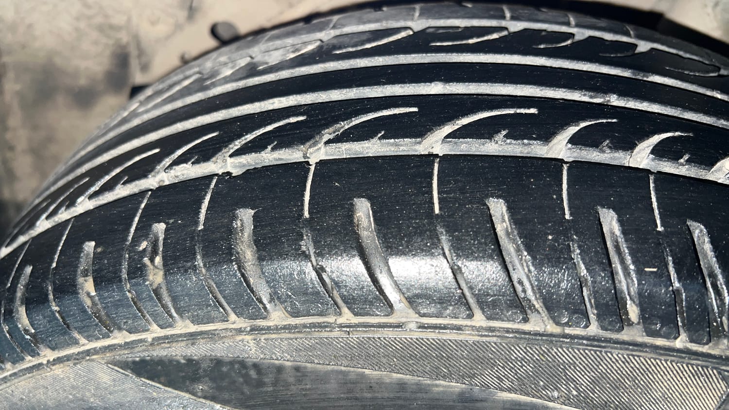 Used 2016 Ford Figo Trend 1.2 Ti-VCT Petrol Manual tyres LEFT REAR TYRE TREAD VIEW