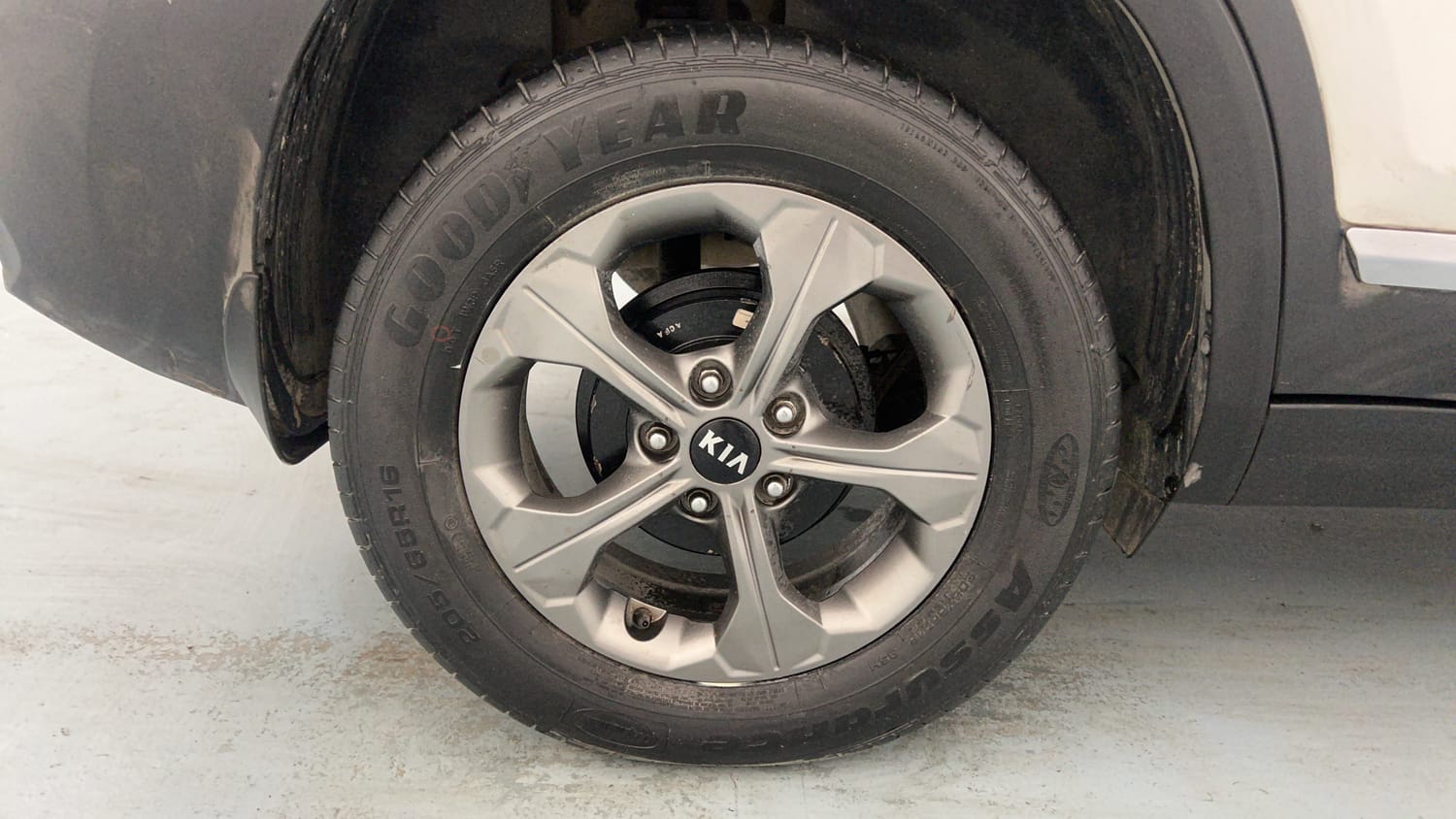 Used 2020 Kia Seltos HTK Plus 1.5 Petrol Manual tyres RIGHT REAR TYRE RIM VIEW