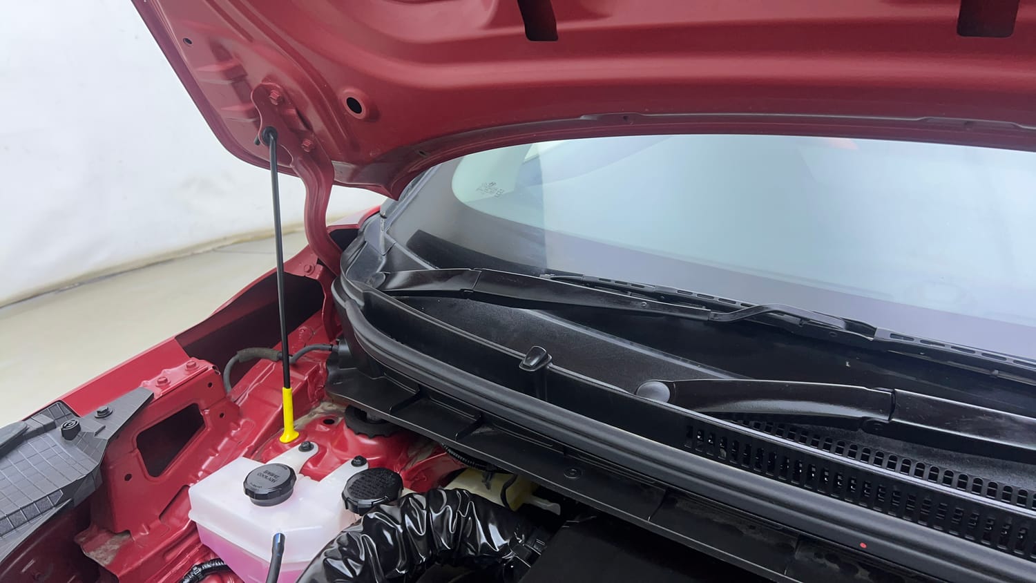 Used 2024 Hyundai Exter SX (O) Connect 1.2 AMT Petrol Automatic engine ENGINE RIGHT SIDE HINGE & APRON VIEW