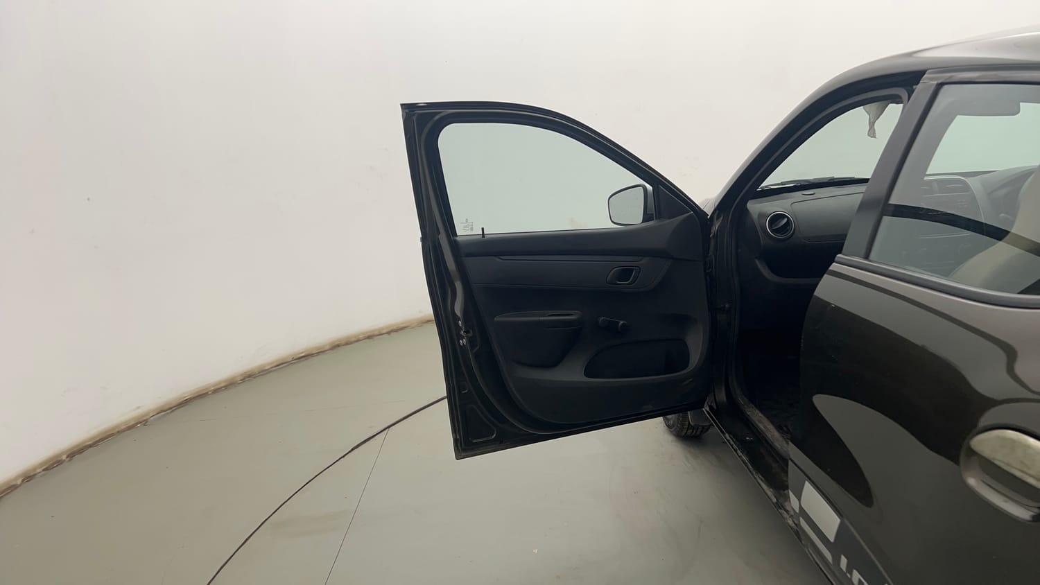 Used 2017 Renault Kwid 1.0 RXL Petrol Manual interior LEFT FRONT DOOR OPEN VIEW