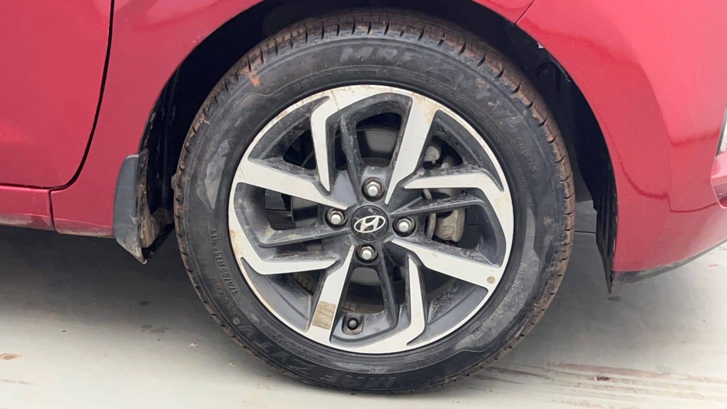 Used 2022 Hyundai Grand i10 Nios Asta 1.2 Kappa VTVT Petrol Manual tyres RIGHT FRONT TYRE RIM VIEW
