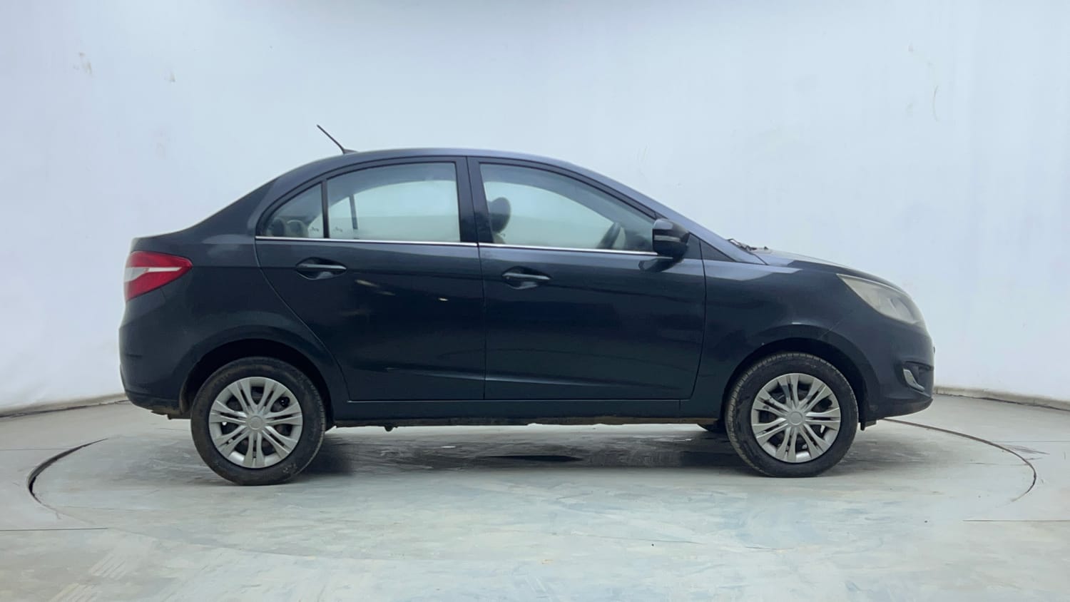 Used 2016 Tata Zest XMS Petrol Petrol Manual exterior RIGHT SIDE VIEW