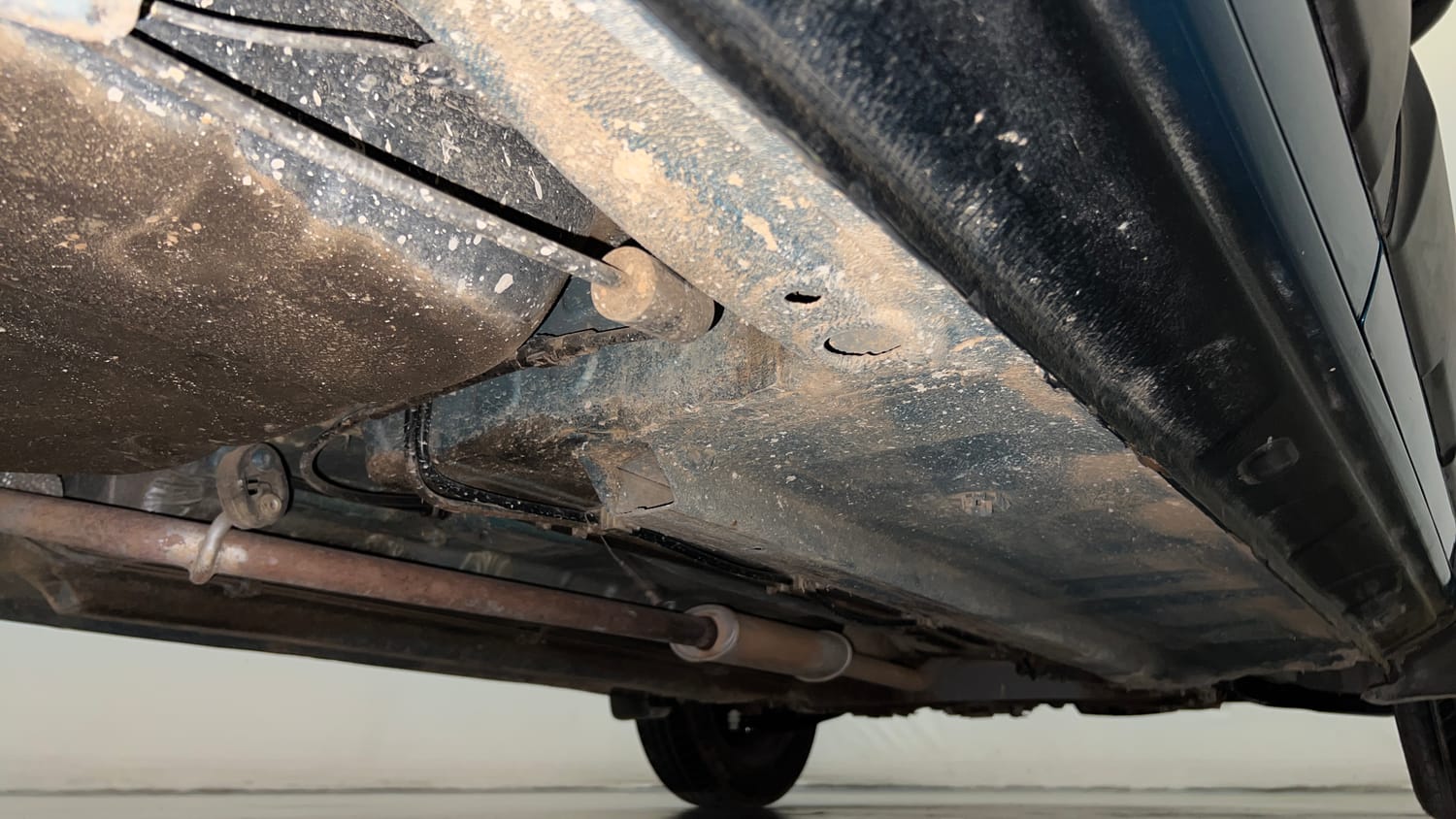 Used 2020 Renault Kwid 1.0 RXT AMT Opt Petrol Automatic extra REAR RIGHT UNDERBODY VIEW