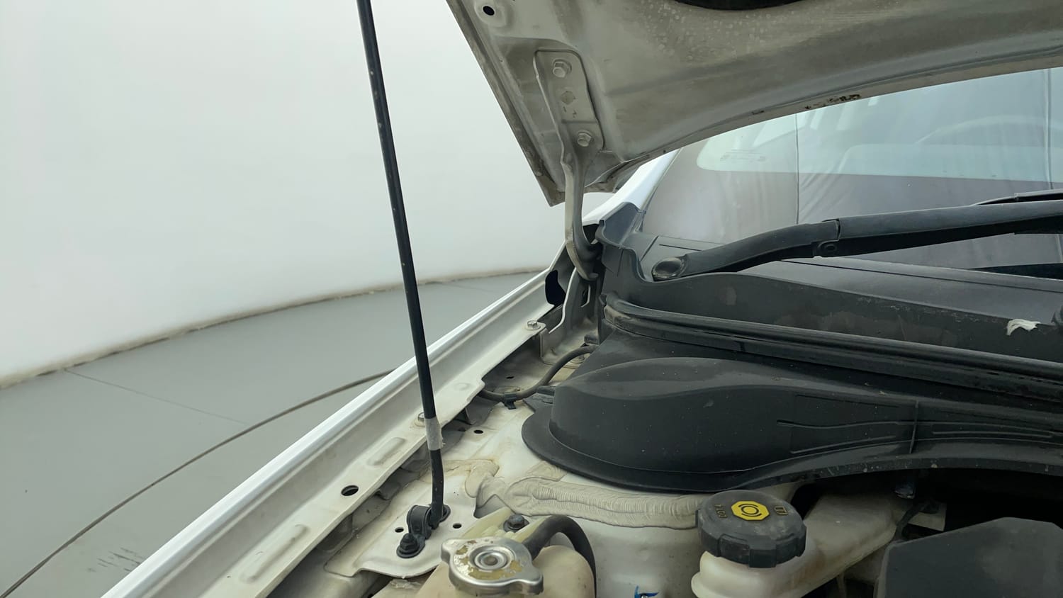 Used 2023 Hyundai Verna SX (O) 1.5 Turbo Petrol MT Petrol Manual engine ENGINE RIGHT SIDE HINGE & APRON VIEW