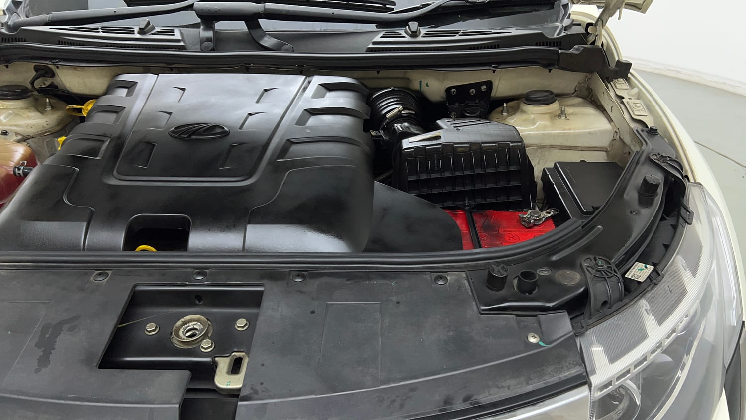 Used 2021 Mahindra XUV500 W7 Diesel Manual engine ENGINE LEFT SIDE VIEW