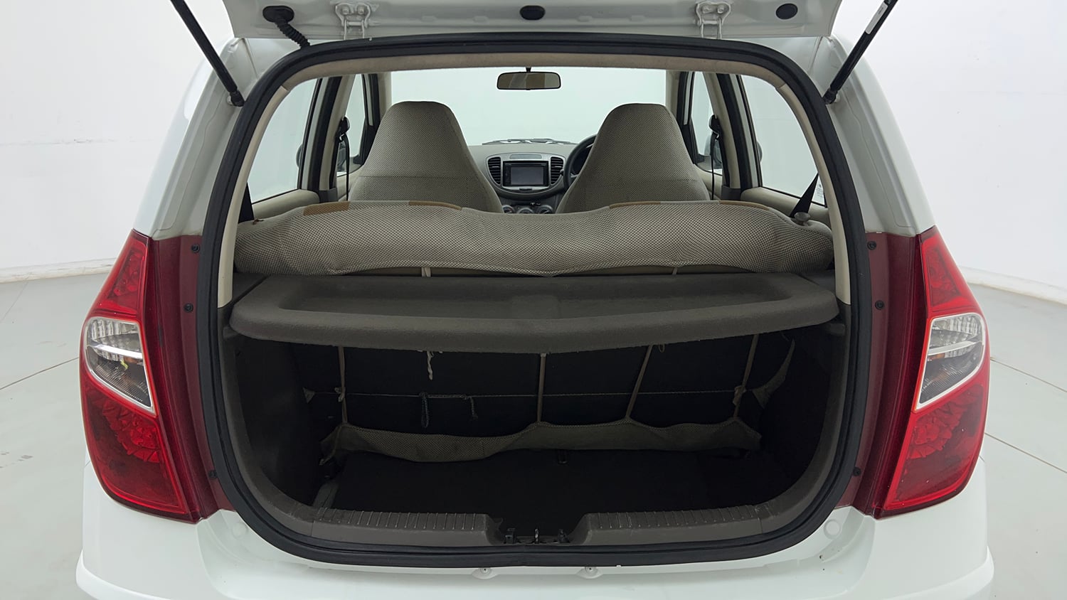 Used 2013 Hyundai i10 Magna 1.1 iRDE2 Petrol Manual interior DICKY INSIDE VIEW