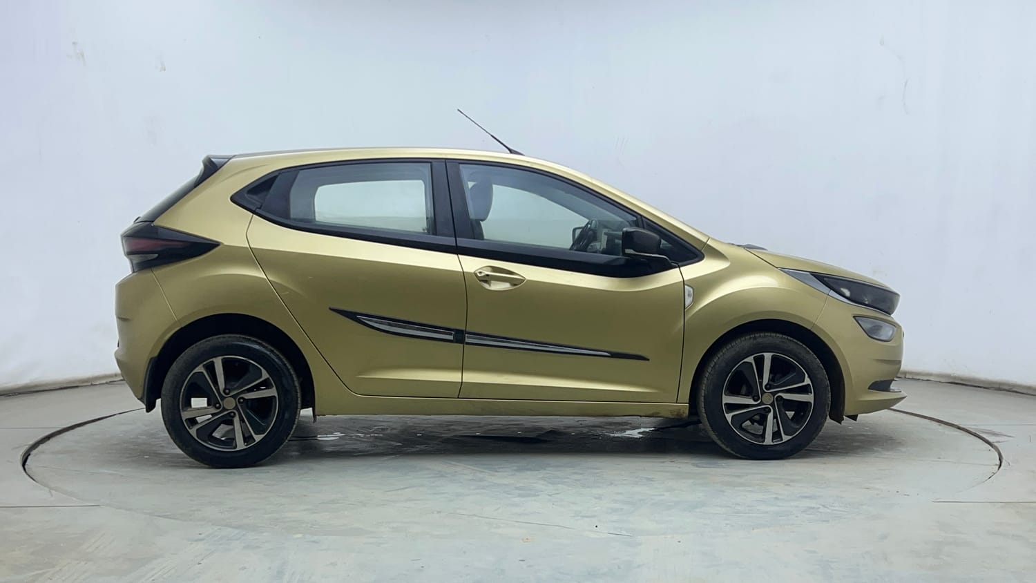 Used 2021 Tata Altroz XZ Plus Petrol Petrol Manual exterior RIGHT SIDE VIEW