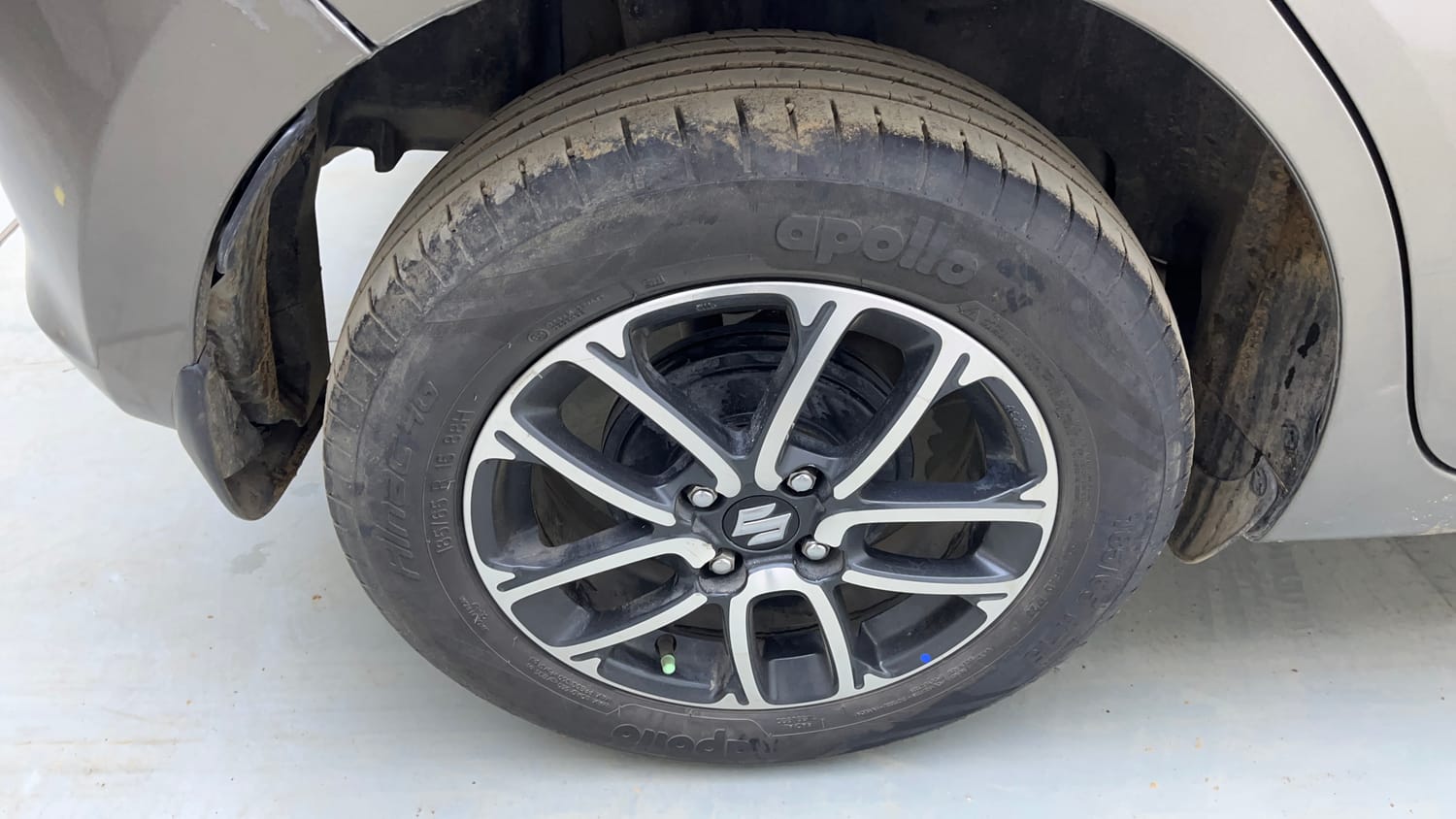 Used 2023 Maruti Suzuki Swift ZXi Plus AMT Petrol Automatic tyres RIGHT REAR TYRE RIM VIEW