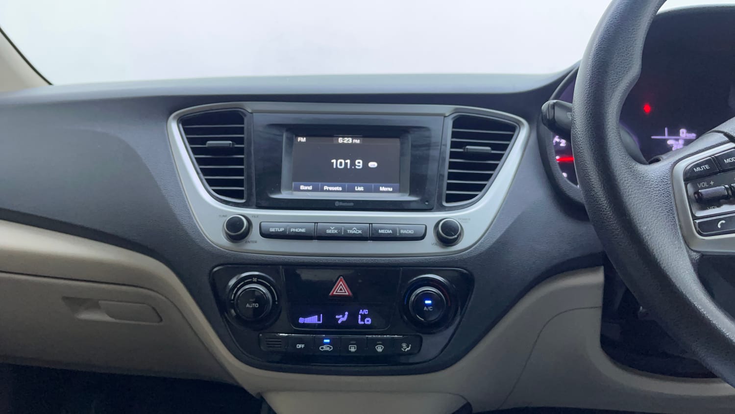 Used 2019 Hyundai Verna EX 1.4 VTVT Petrol Manual interior MUSIC SYSTEM & AC CONTROL VIEW