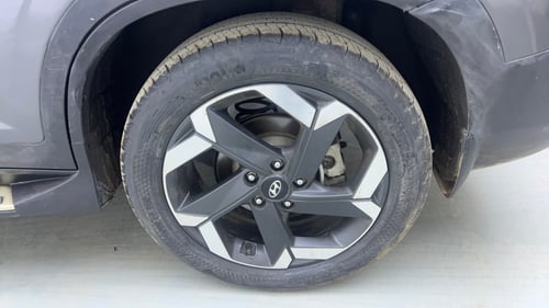 Used 2022 Hyundai Alcazar Signature (O) 6 STR 2.0 Petrol AT Petrol Automatic tyres LEFT REAR TYRE RIM VIEW