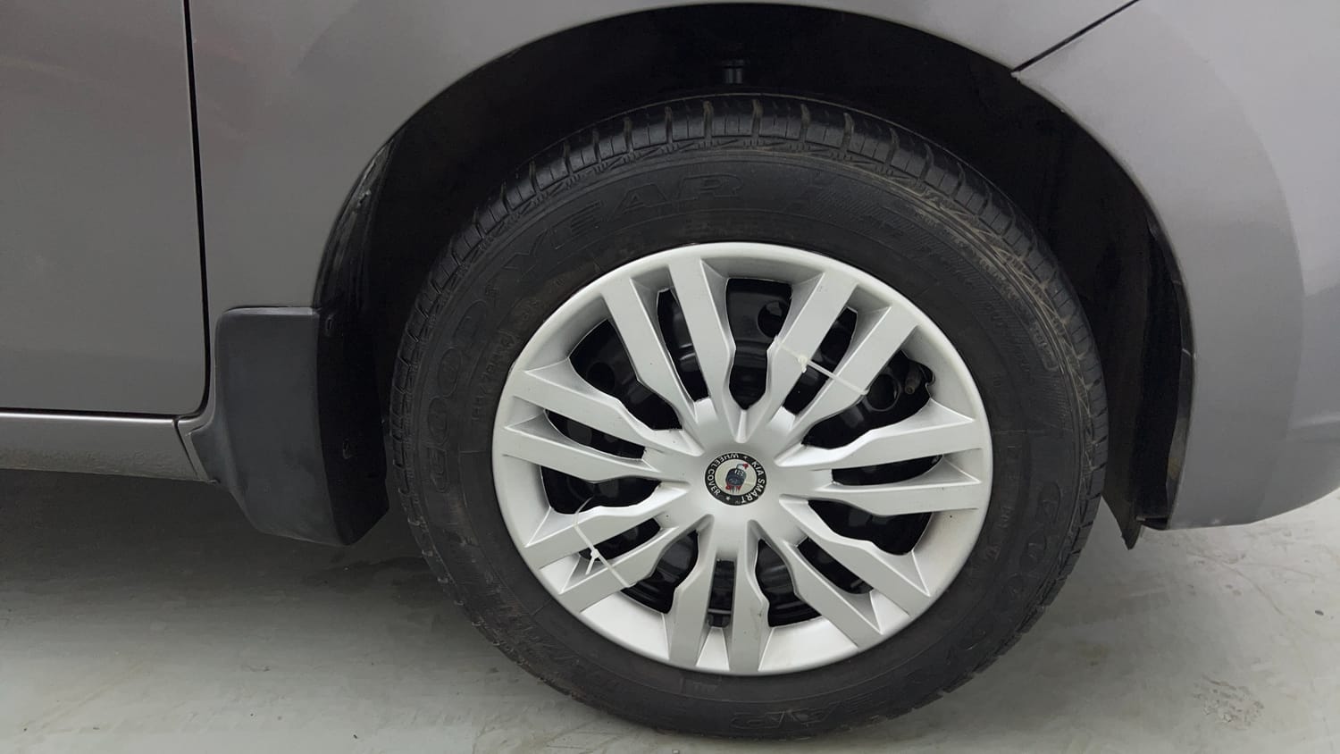 Used 2017 Maruti Suzuki Celerio ZXi AMT Petrol Automatic tyres RIGHT FRONT TYRE RIM VIEW
