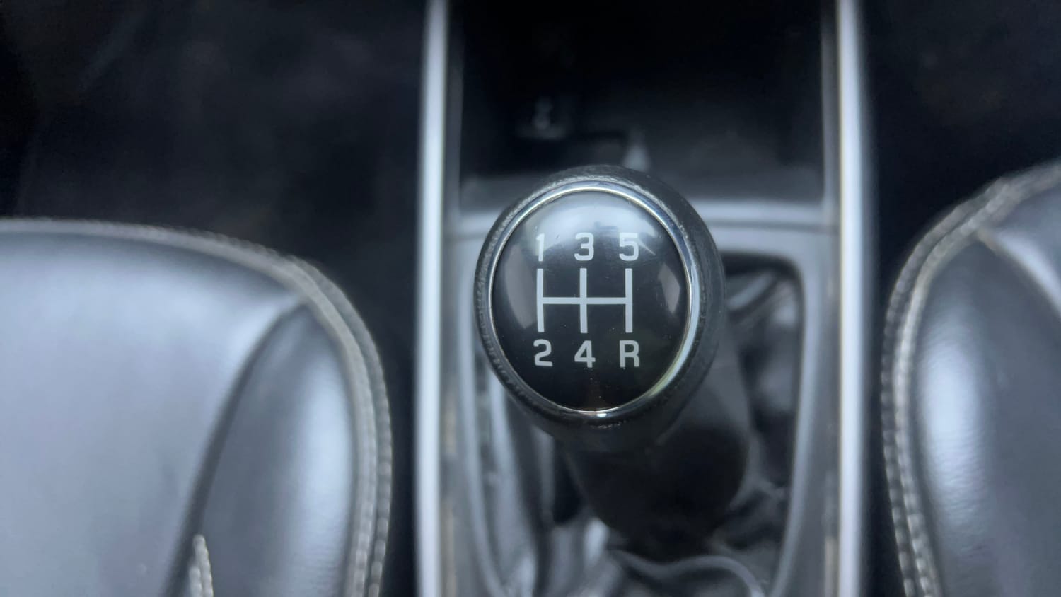 Used 2021 Maruti Suzuki Baleno Zeta Petrol Manual interior GEAR  KNOB VIEW