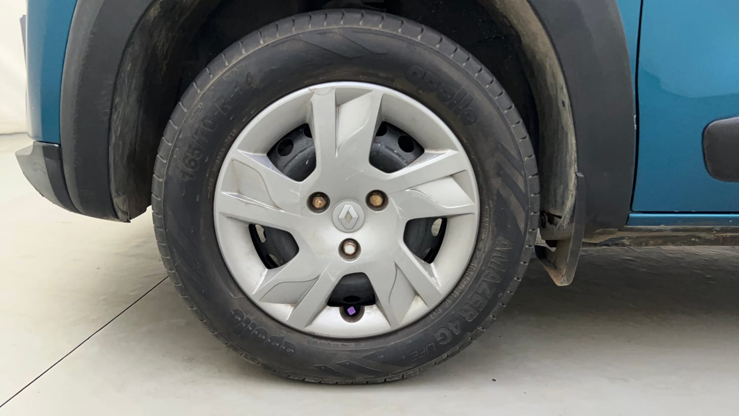 Used 2020 Renault Kwid 1.0 RXT AMT Opt Petrol Automatic tyres LEFT FRONT TYRE RIM VIEW