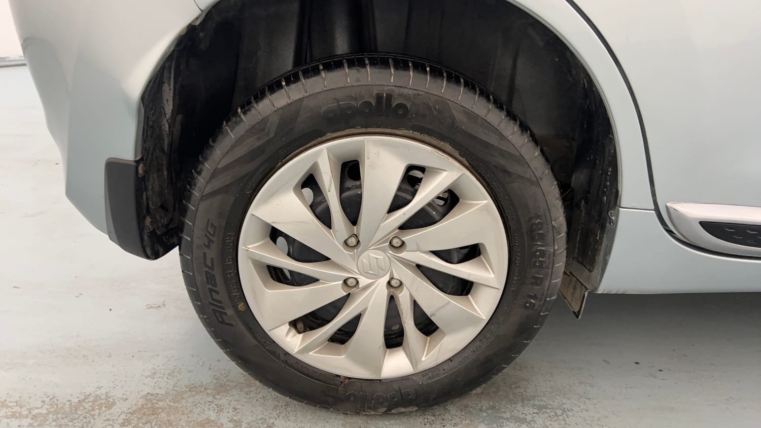 Used 2023 Maruti Suzuki Baleno Delta MT Petrol Manual tyres RIGHT REAR TYRE RIM VIEW