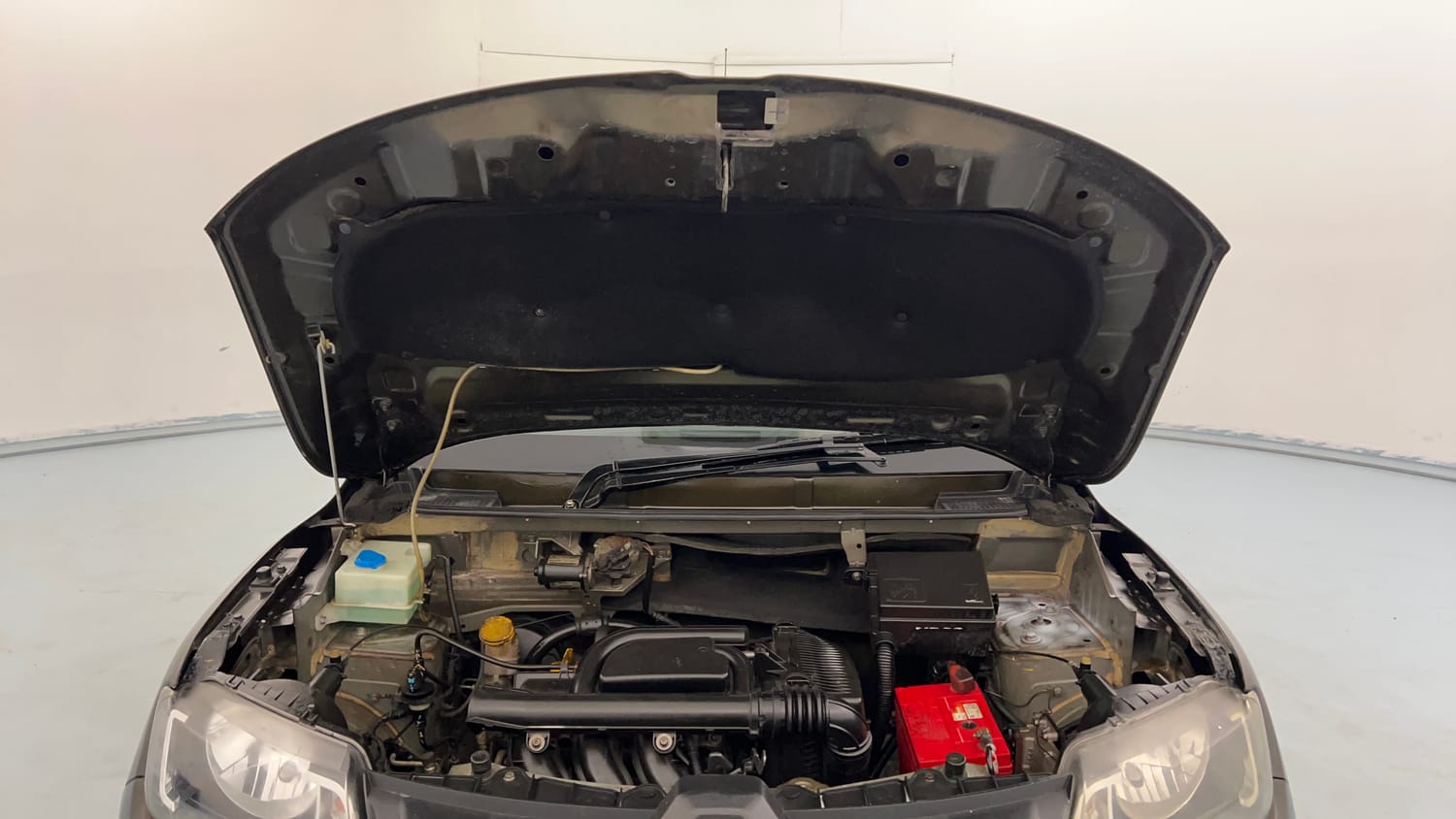 Used 2017 Renault Kwid 1.0 RXT AMT Opt Petrol Automatic engine ENGINE & BONNET OPEN FRONT VIEW