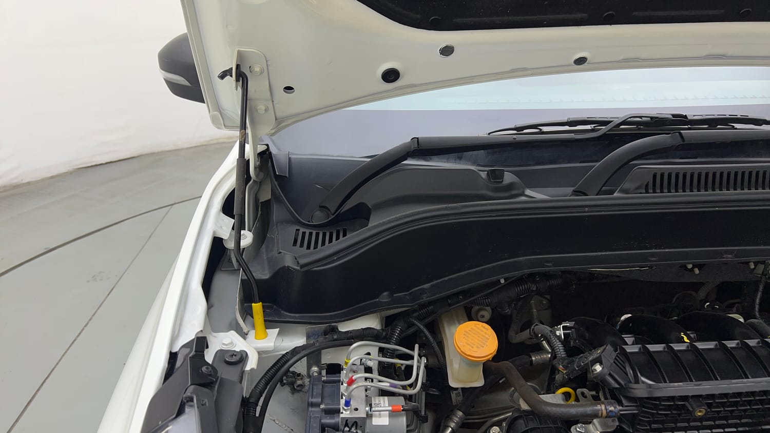 Used 2025 Tata Punch Pure (o) Petrol Manual engine ENGINE RIGHT SIDE HINGE & APRON VIEW