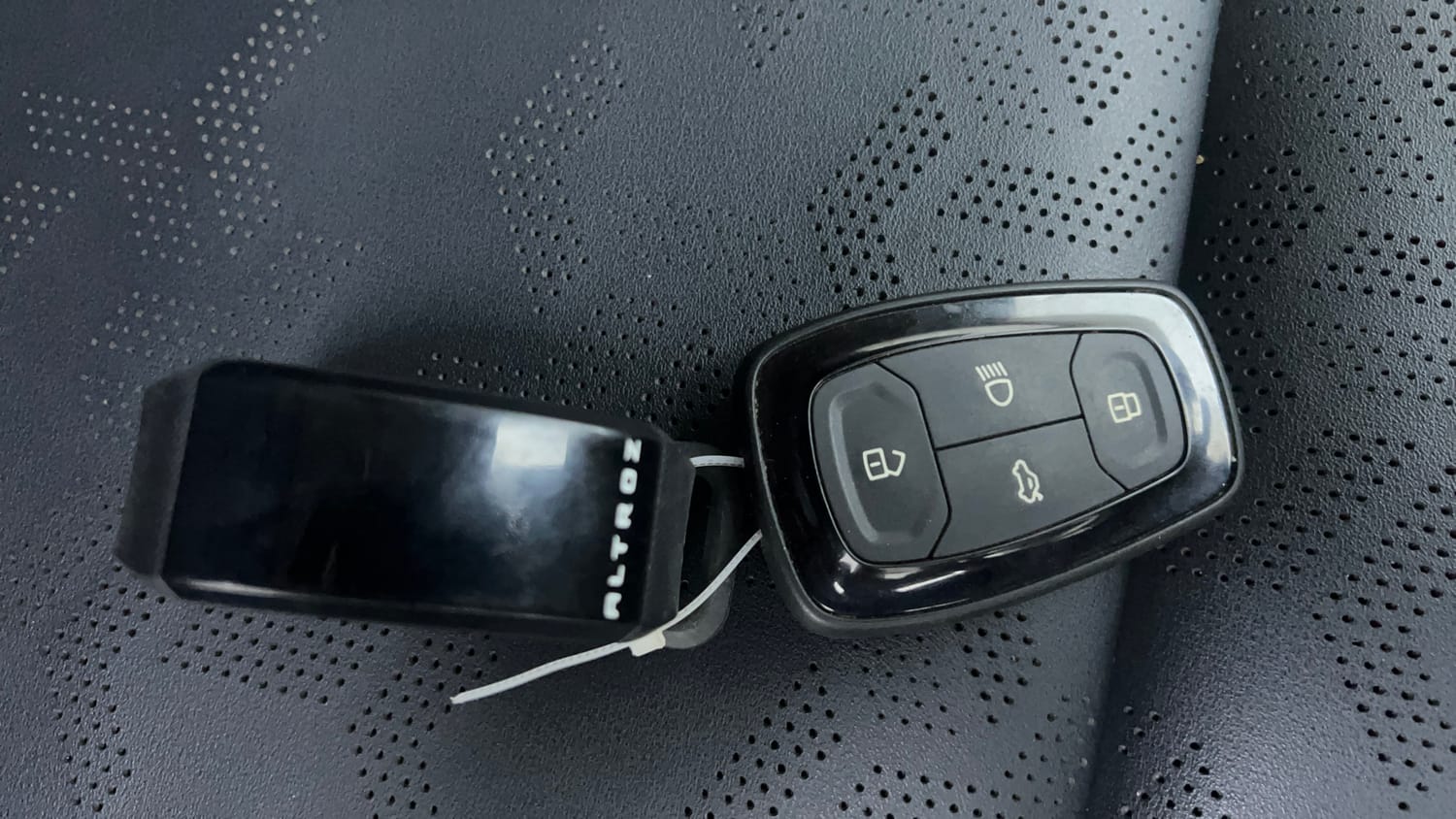 Used 2021 Tata Altroz XZ Plus Petrol Petrol Manual extra CAR KEY VIEW