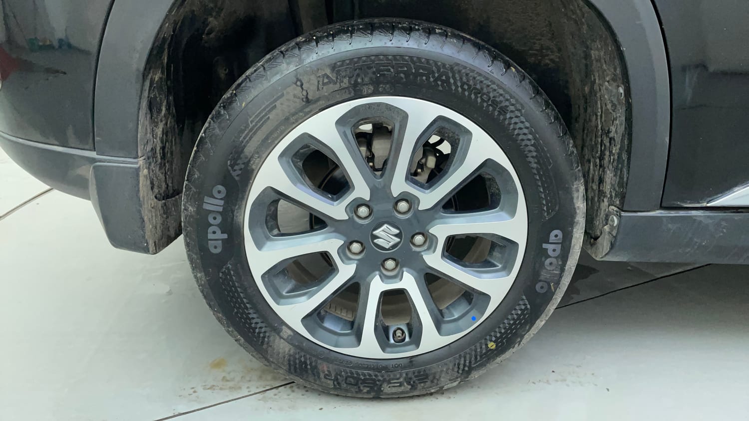 Used 2023 Maruti Suzuki Grand Vitara Alpha Smart Hybrid Petrol Manual tyres RIGHT REAR TYRE RIM VIEW