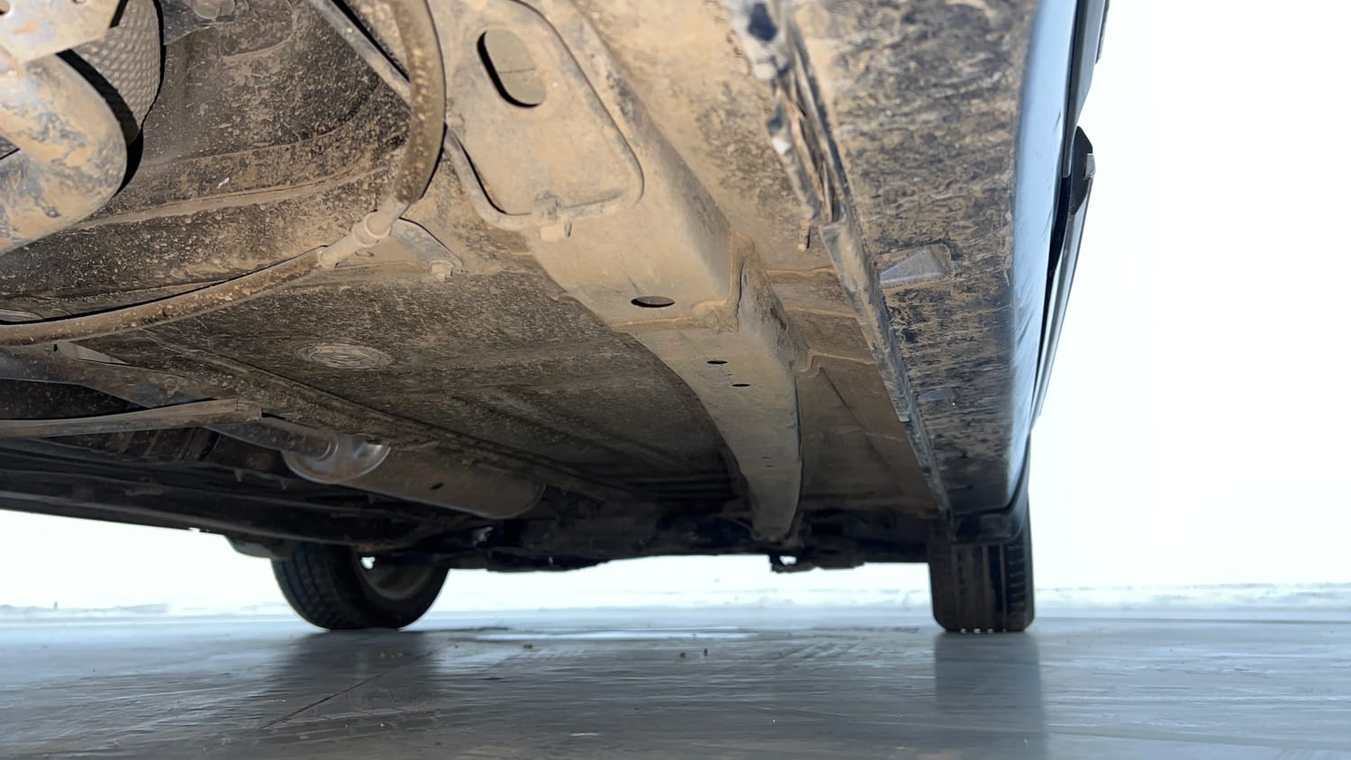 Used 2017 Maruti Suzuki Baleno Alpha 1.2 Petrol Manual extra REAR RIGHT UNDERBODY VIEW