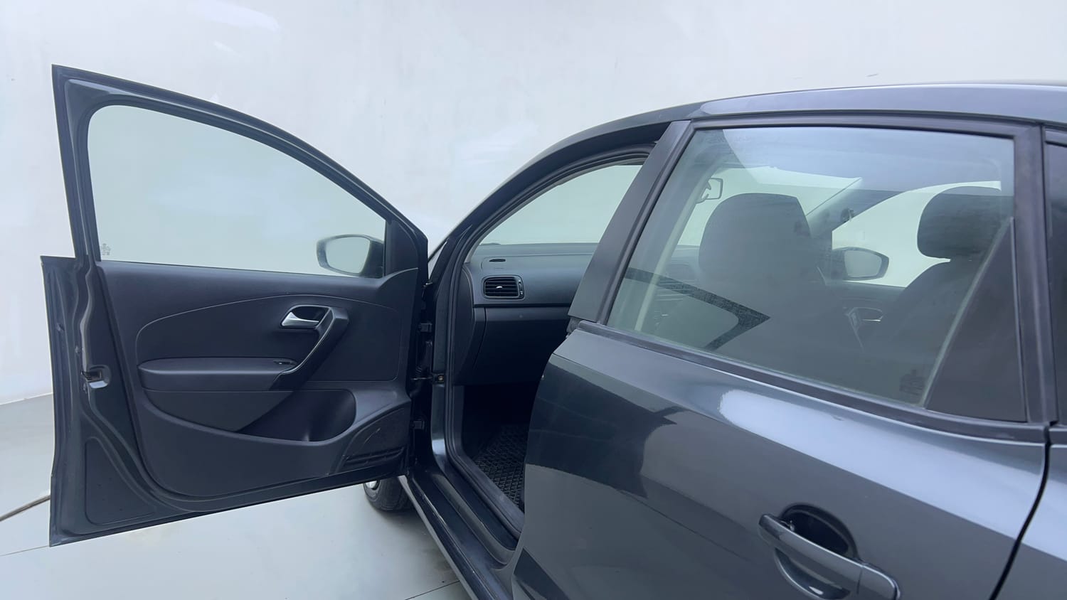 Used 2019 Volkswagen Ameo Comfortline 1.0L (P) Petrol Manual interior LEFT FRONT DOOR OPEN VIEW