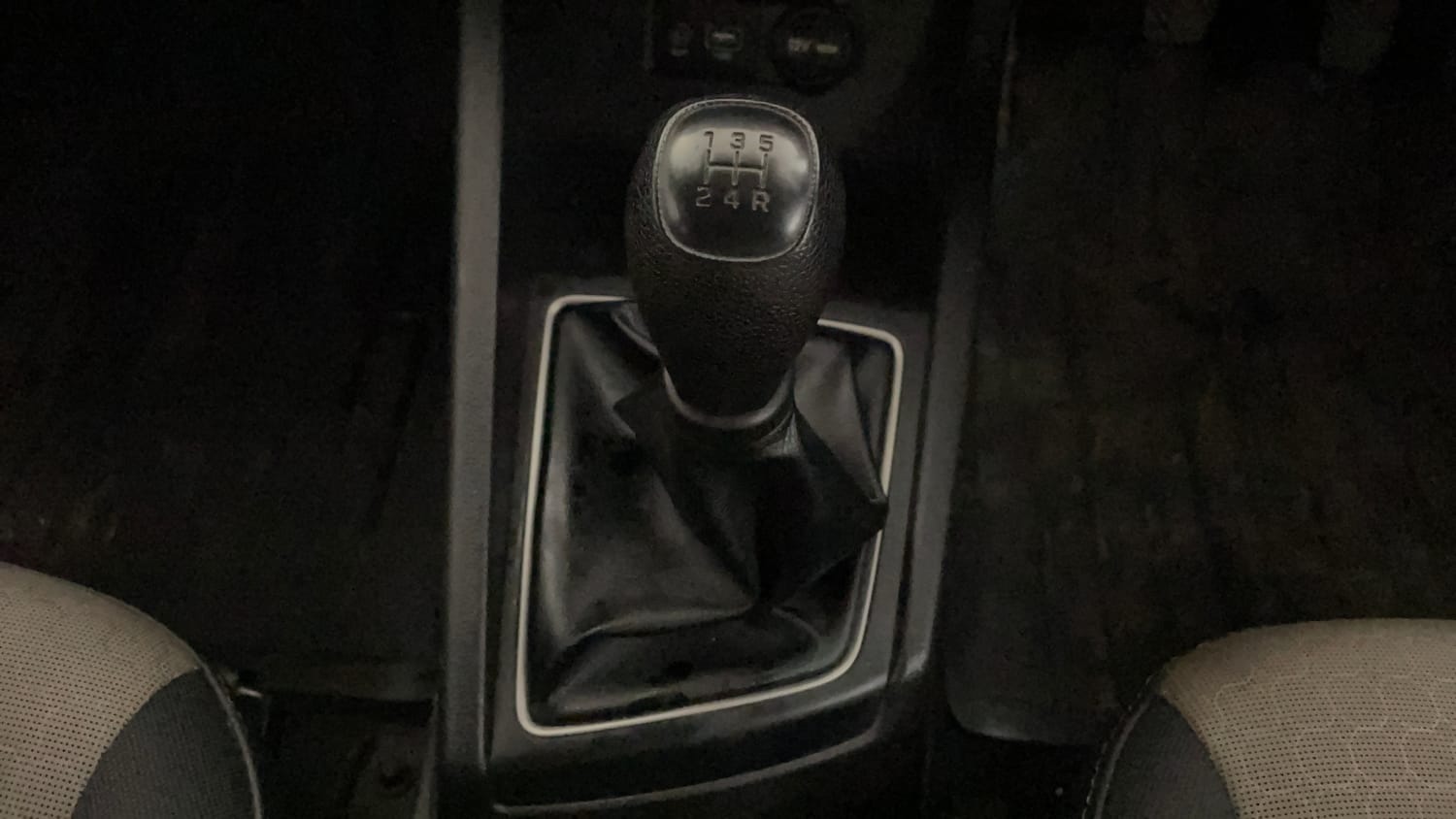 Used 2015 Hyundai Elite i20 Magna 1.2 Petrol Manual interior GEAR  KNOB VIEW