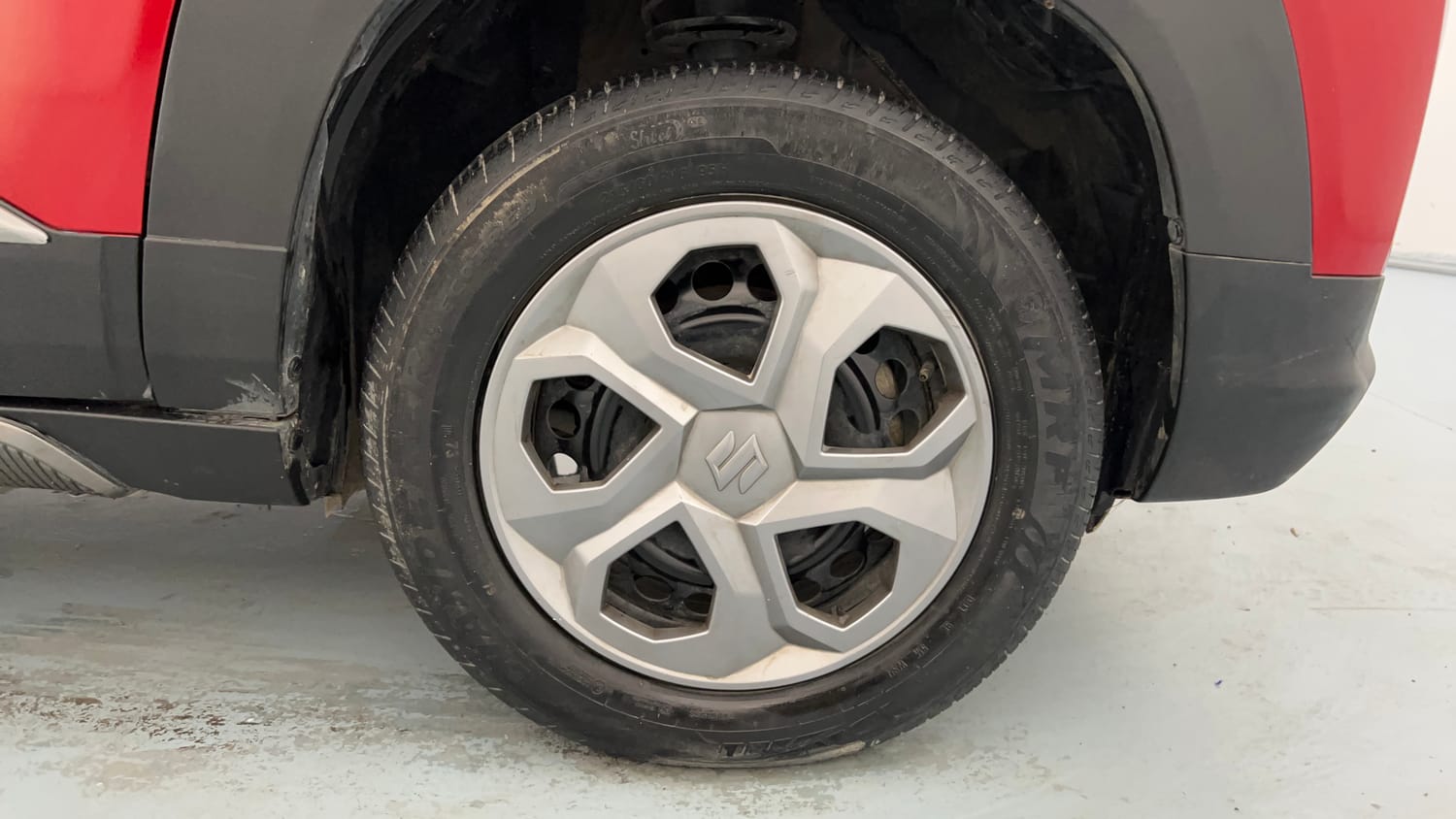 Used 2023 Maruti Suzuki Brezza VXi Petrol Manual tyres RIGHT FRONT TYRE RIM VIEW