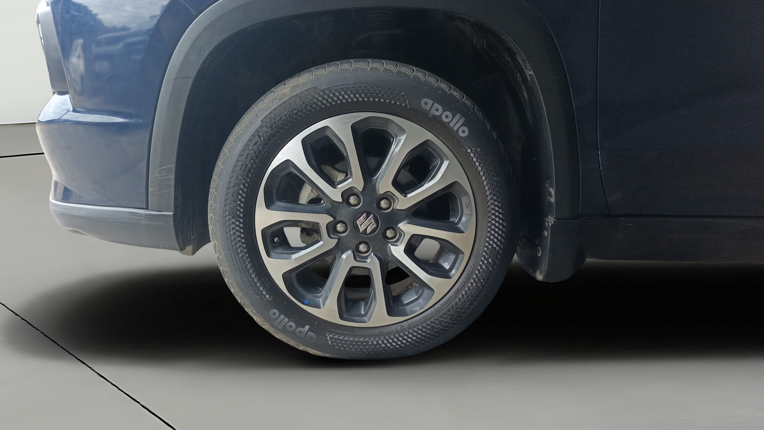 Used 2022 Maruti Suzuki Grand Vitara Alpha Smart Hybrid AT Petrol Automatic tyres LEFT FRONT TYRE RIM VIEW