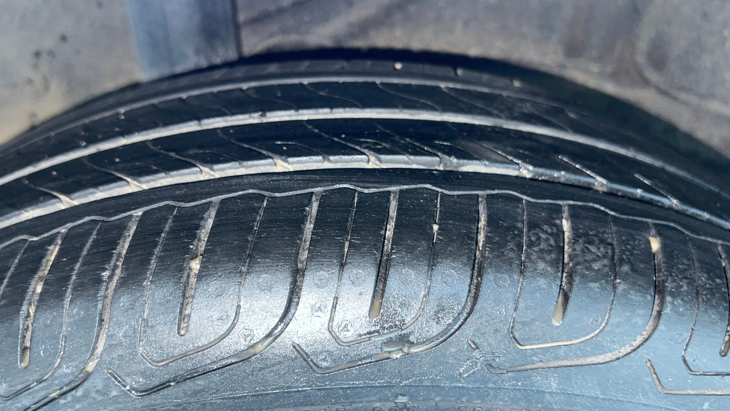 Used 2025 Honda Amaze ZX 1.2 Petrol CVT Petrol Automatic tyres RIGHT REAR TYRE TREAD VIEW