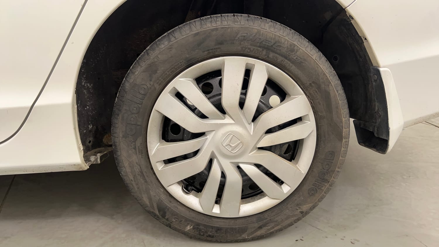 Used 2016 Honda City SV Diesel Diesel Manual tyres LEFT REAR TYRE RIM VIEW