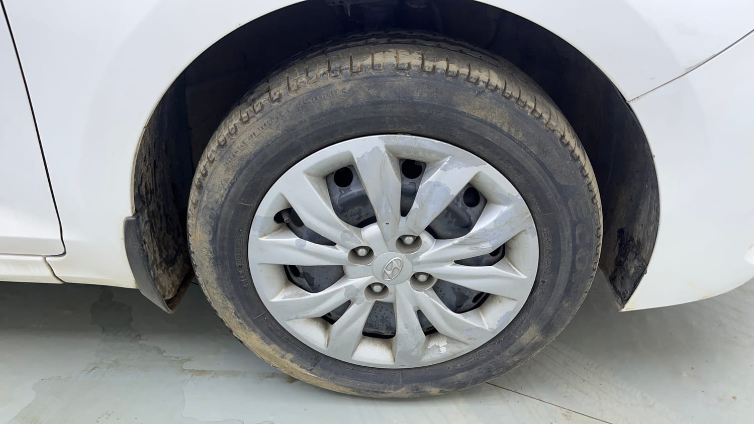 Used 2019 Hyundai Verna EX 1.4 VTVT Petrol Manual tyres RIGHT FRONT TYRE RIM VIEW