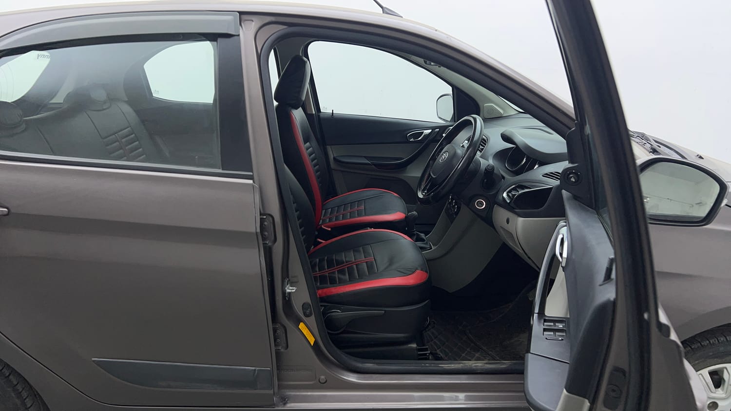 Used 2018 Tata Tiago XZ CNG (Outside Fitted) Cng Manual interior RIGHT SIDE FRONT DOOR CABIN VIEW