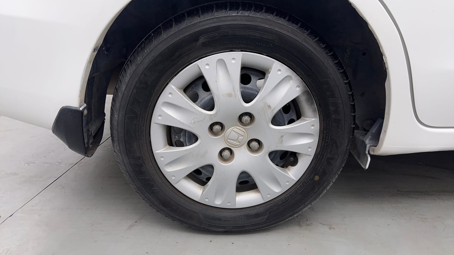 Used 2016 Honda Amaze 1.2 S i-VTEC Petrol Manual tyres RIGHT REAR TYRE RIM VIEW
