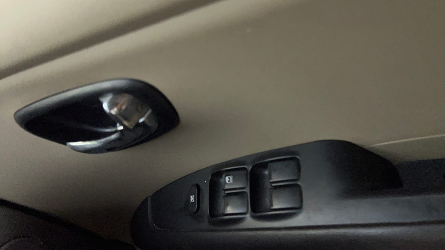 Used 2012 Hyundai i10 Magna 1.1 iRDE2 Petrol Manual top_features Power windows