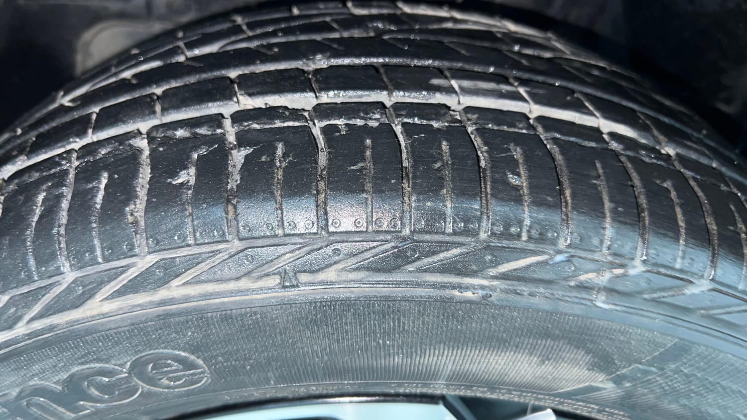 Used 2022 Tata Nexon XZ Plus Petrol Manual tyres LEFT FRONT TYRE TREAD VIEW