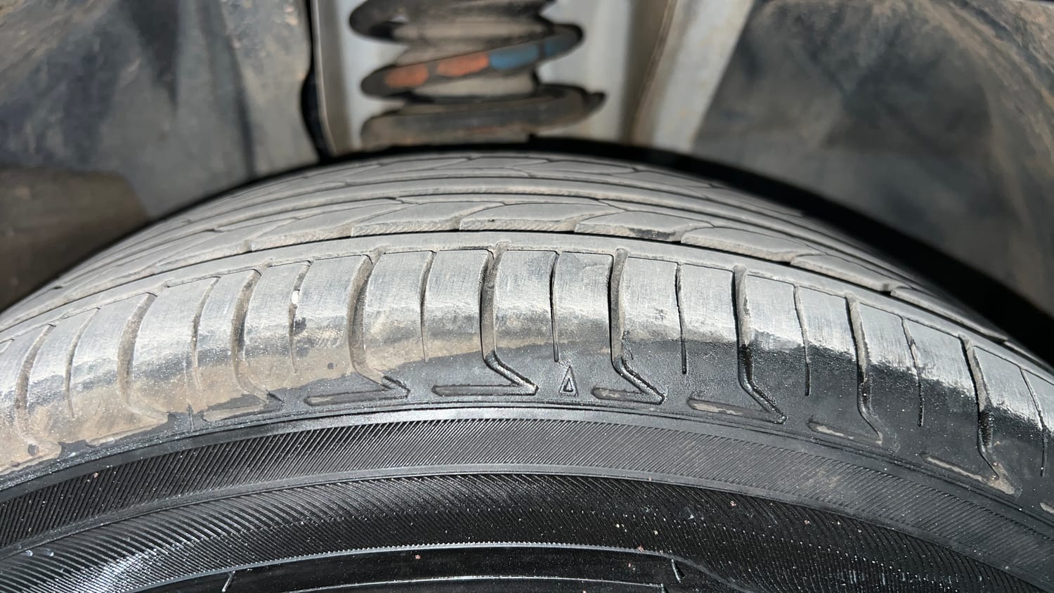 Used 2024 Nissan Magnite XV Premium Turbo CVT Petrol Automatic tyres RIGHT FRONT TYRE TREAD VIEW