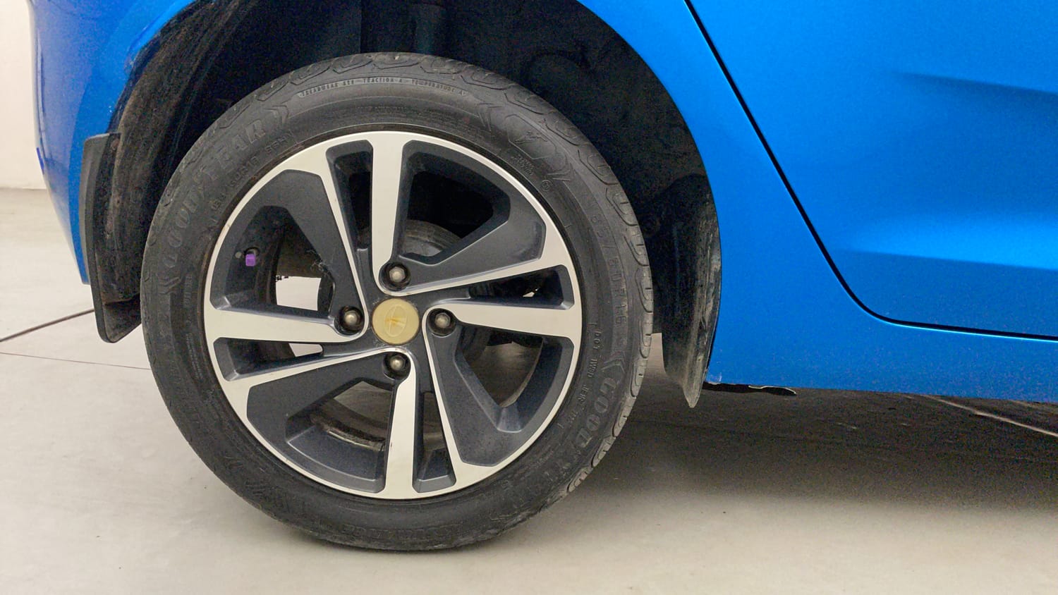 Used 2022 Tata Altroz XZ Plus Petrol Petrol Manual tyres RIGHT REAR TYRE RIM VIEW