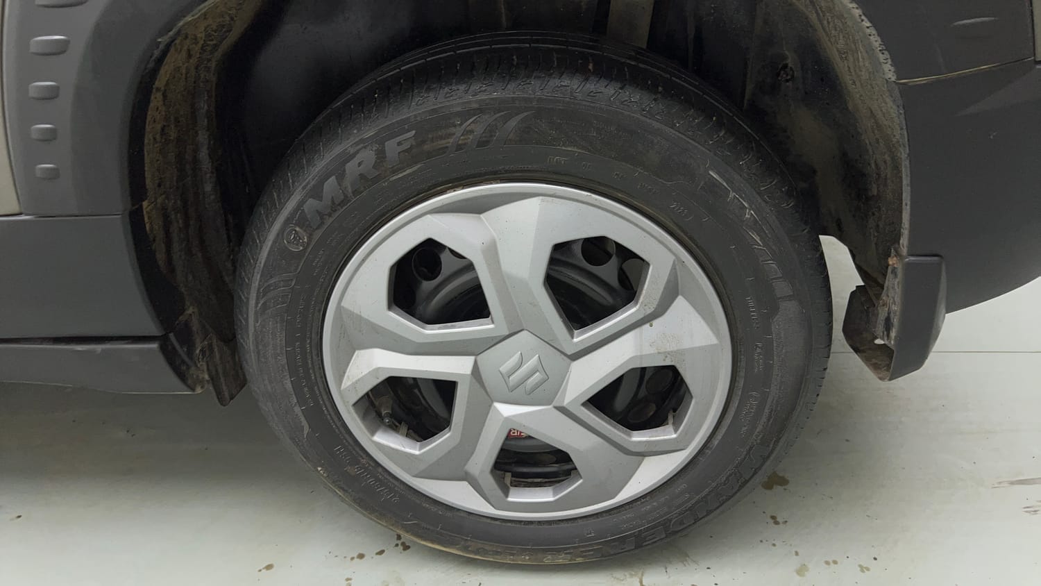 Used 2023 Maruti Suzuki Brezza VXi Petrol Manual tyres LEFT REAR TYRE RIM VIEW