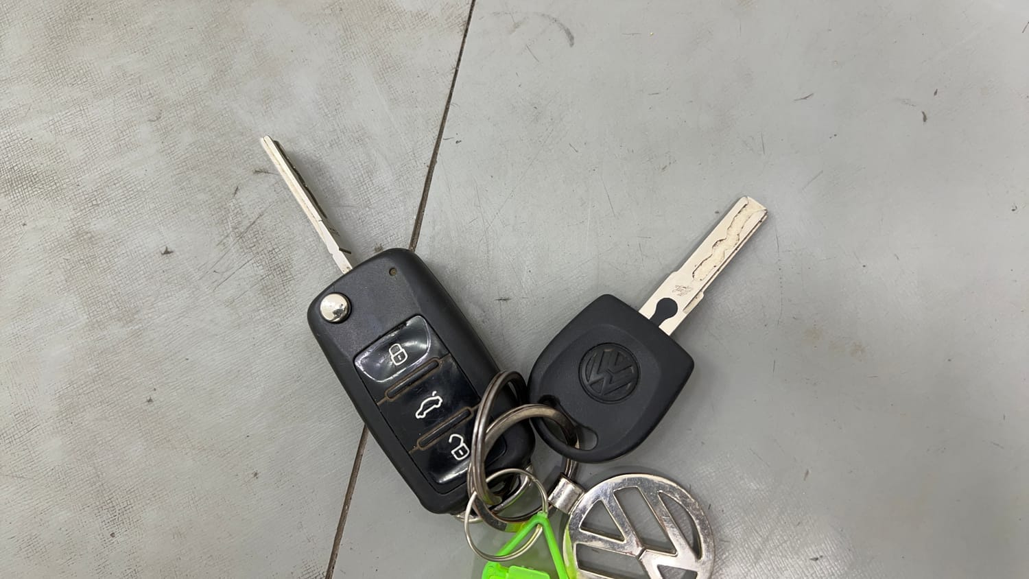 Used 2015 Volkswagen Polo Comfortline 1.2L (P) Petrol Manual extra CAR KEY VIEW