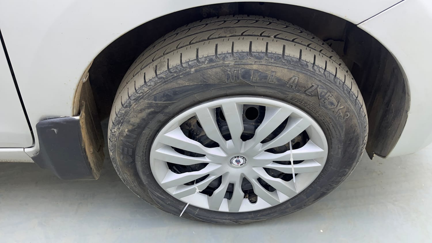Used 2017 Maruti Suzuki Celerio ZXi Petrol Manual tyres RIGHT FRONT TYRE RIM VIEW