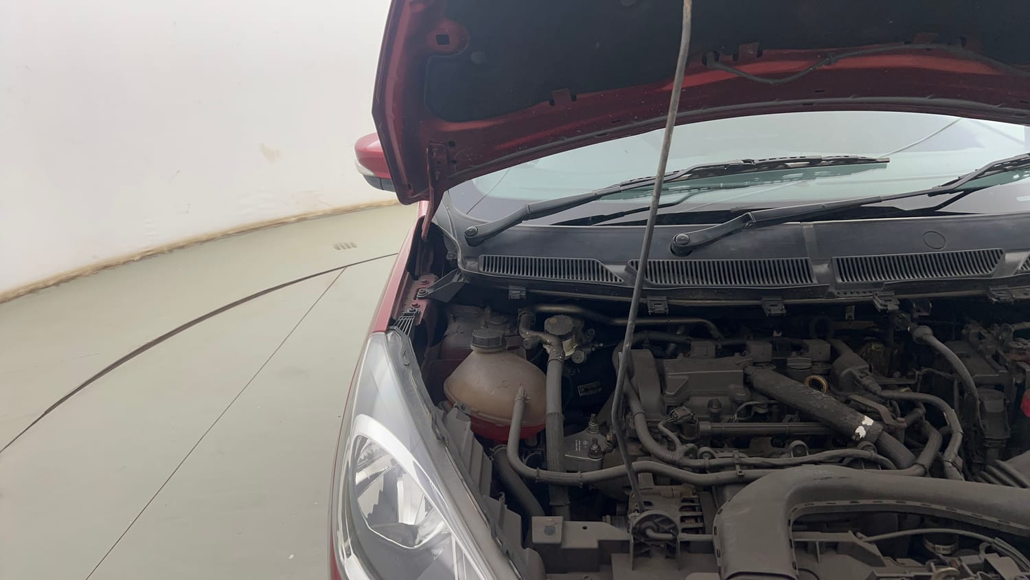 Used 2020 Ford Figo Titanium 1.2 Ti-VCT MT Petrol Manual engine ENGINE RIGHT SIDE HINGE & APRON VIEW