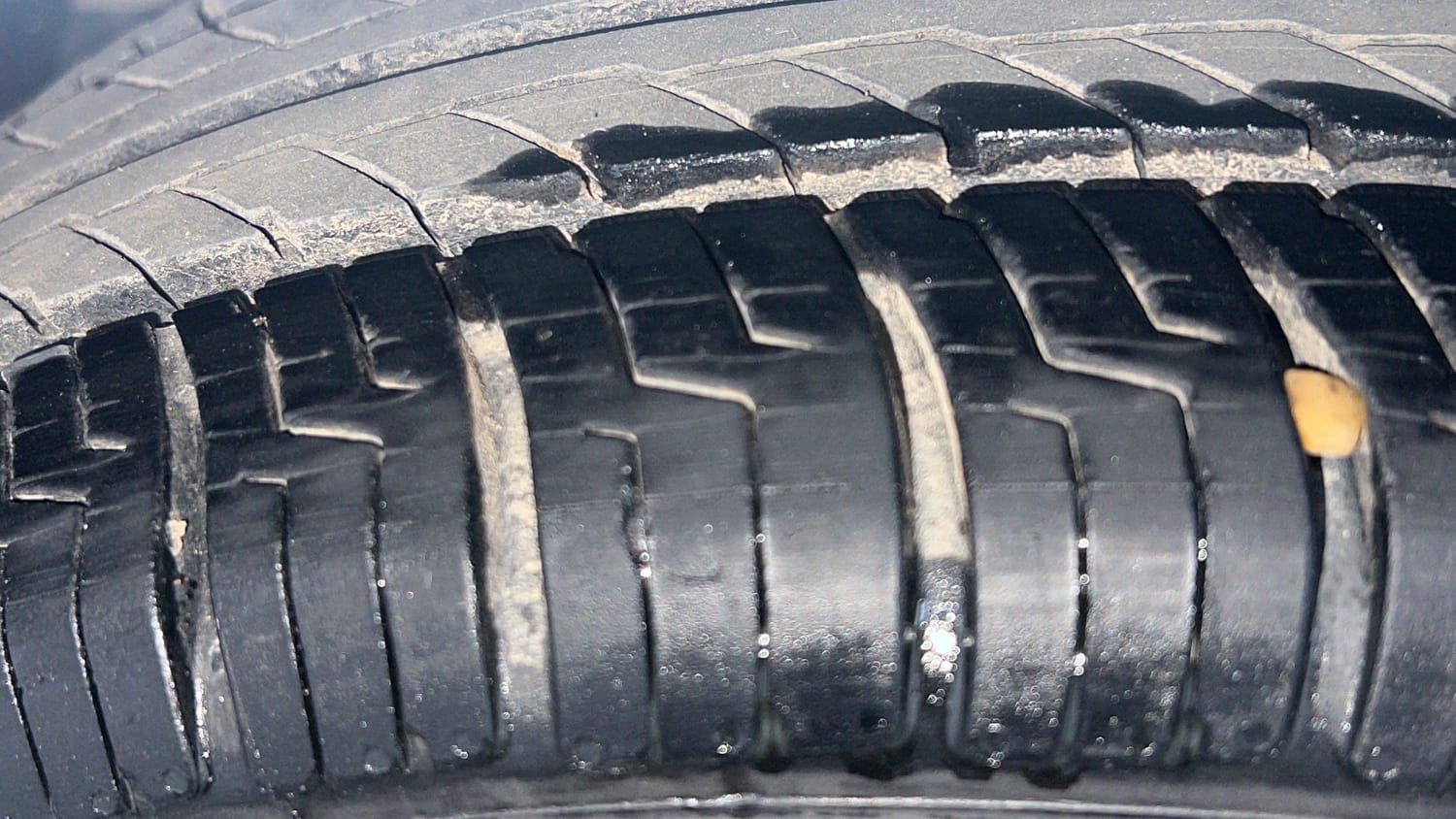 Used 2019 Hyundai Grand i10 Magna 1.2 Kappa VTVT Petrol Manual tyres LEFT FRONT TYRE TREAD VIEW