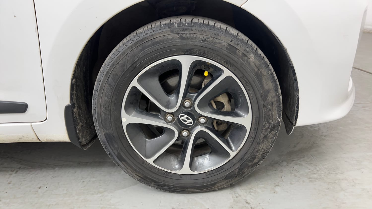 Used 2017 Hyundai Grand i10 Asta 1.2 Kappa VTVT Petrol Manual tyres RIGHT FRONT TYRE RIM VIEW