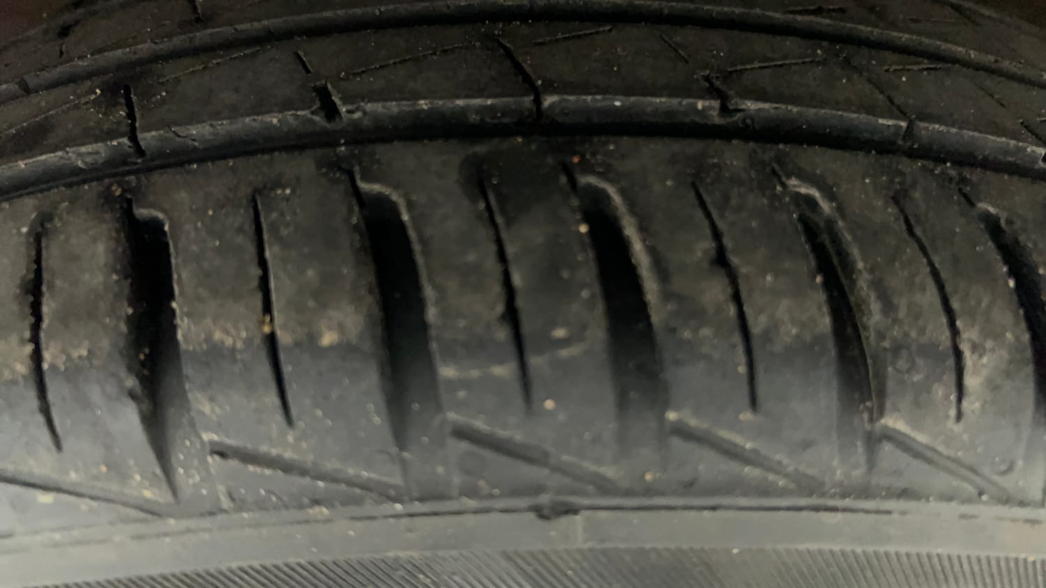 Used 2012 Hyundai i10 Era 1.1 iRDE2 Petrol Manual tyres LEFT FRONT TYRE TREAD VIEW