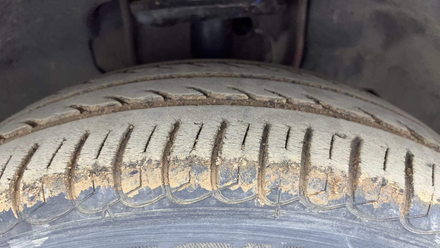 Used 2018 Tata Tiago Revotron XT Petrol Manual tyres RIGHT FRONT TYRE TREAD VIEW