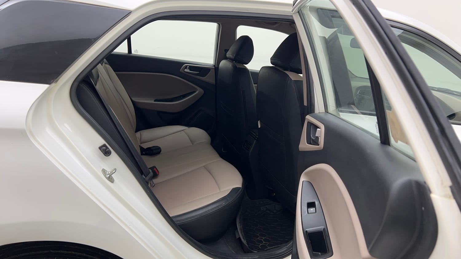 Used 2018 Hyundai Elite i20 Asta 1.2 AT Petrol Automatic interior RIGHT SIDE REAR DOOR CABIN VIEW
