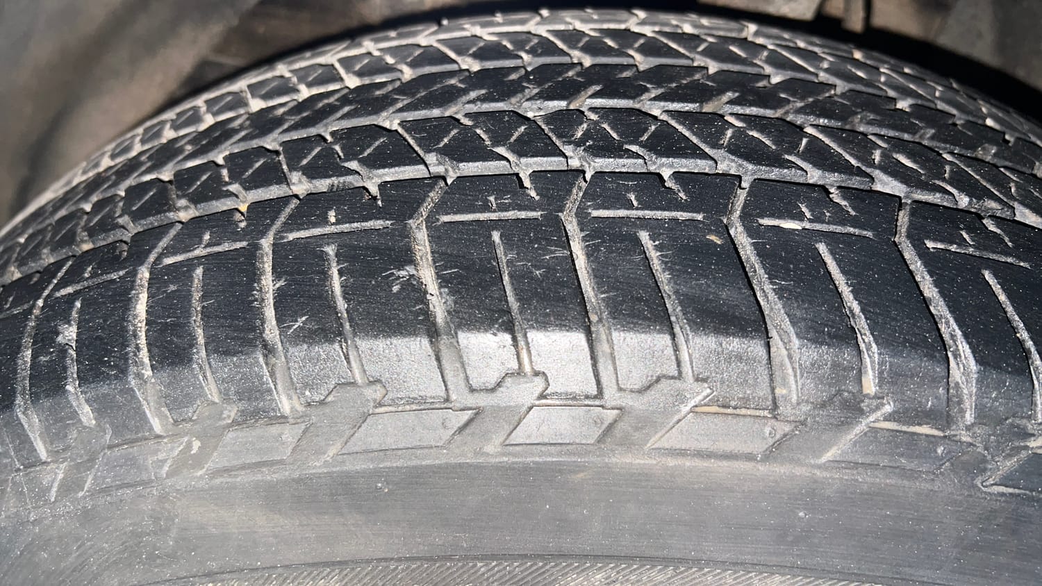 Used 2021 Mahindra XUV500 W7 Diesel Manual tyres LEFT FRONT TYRE TREAD VIEW