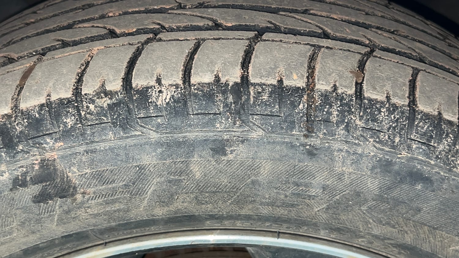 Used 2018 Hyundai Creta SX Plus 1.6 AT Petrol Petrol Automatic tyres LEFT FRONT TYRE TREAD VIEW