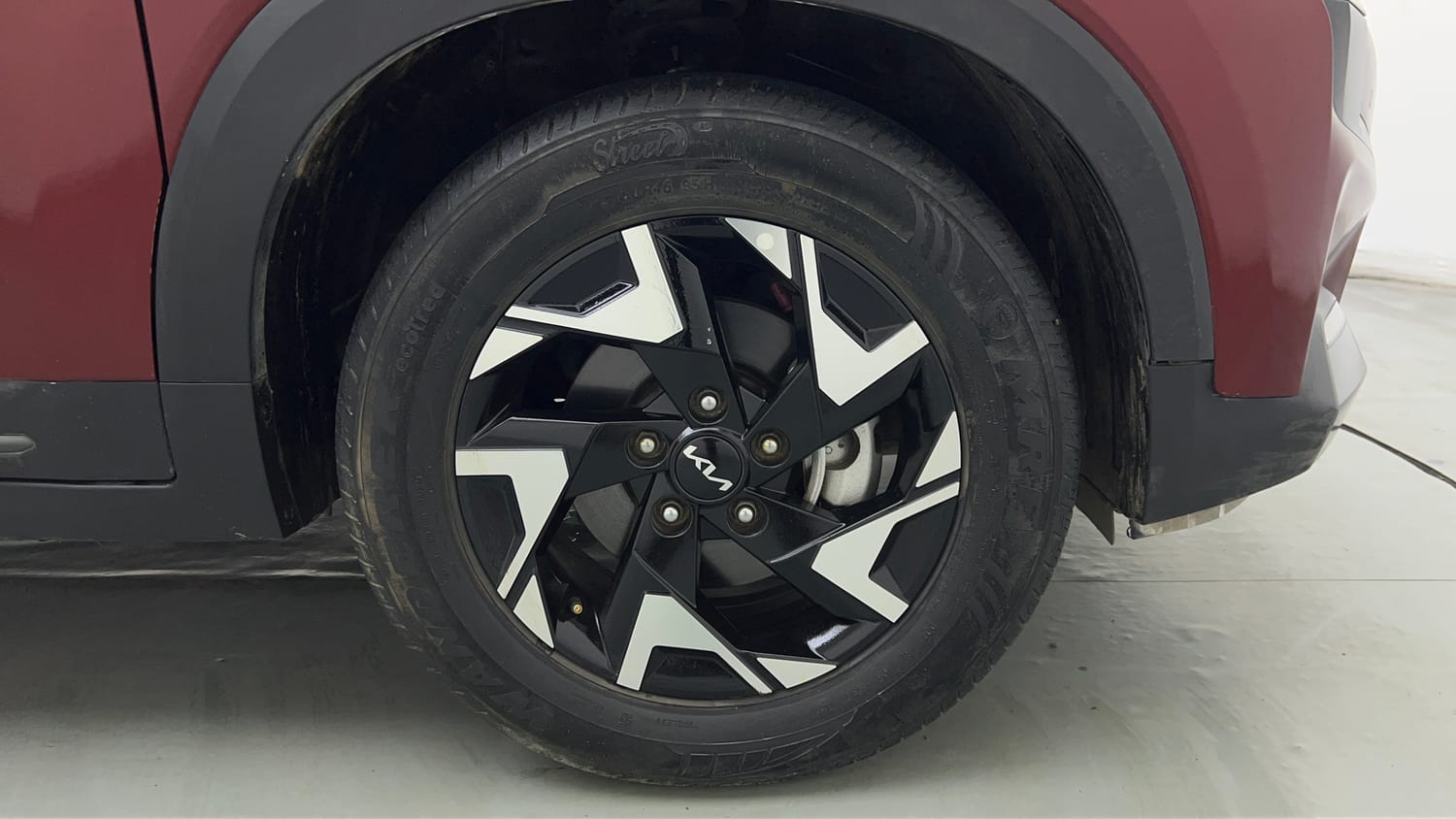 Used 2024 Kia Sonet GTX Plus 1.0 Turbo Petrol DCT Dual Tone Petrol Automatic tyres RIGHT FRONT TYRE RIM VIEW