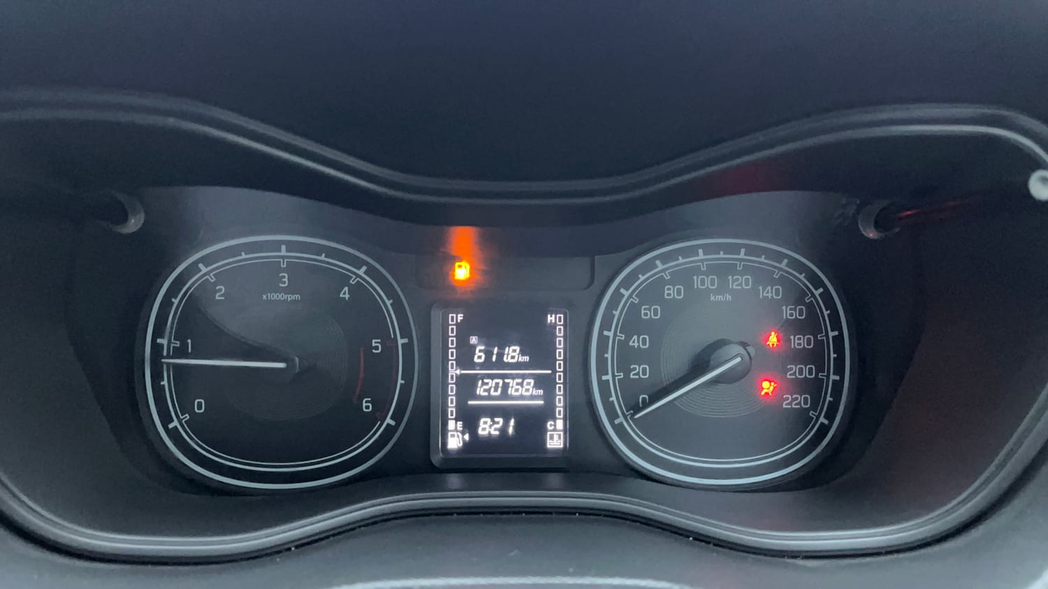 Used 2017 Maruti Suzuki Vitara Brezza VDi (O) Diesel Manual interior CLUSTERMETER VIEW