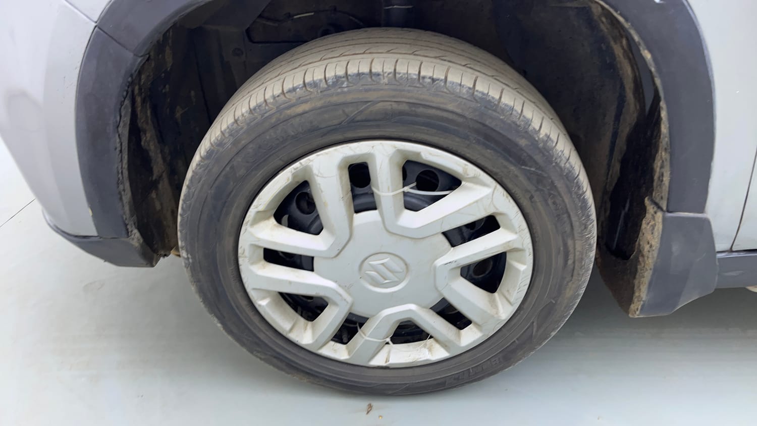Used 2017 Maruti Suzuki Vitara Brezza VDi (O) Diesel Manual tyres LEFT FRONT TYRE RIM VIEW